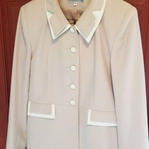 Ladies Spring Suit - Sz 6